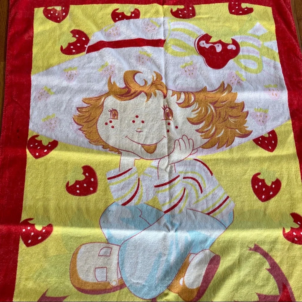 Vintage 80s strawberry